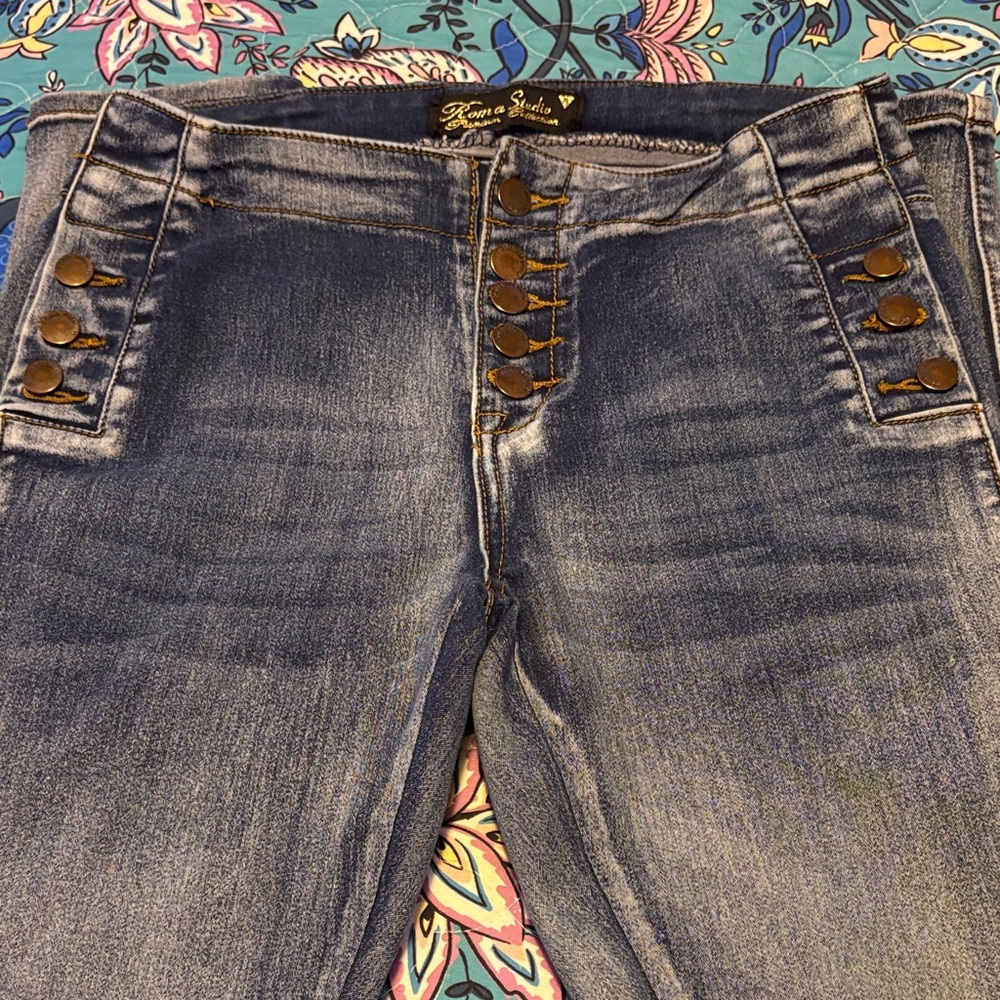 Mid Rise Blue skinny Jeans with Button Accents long legs